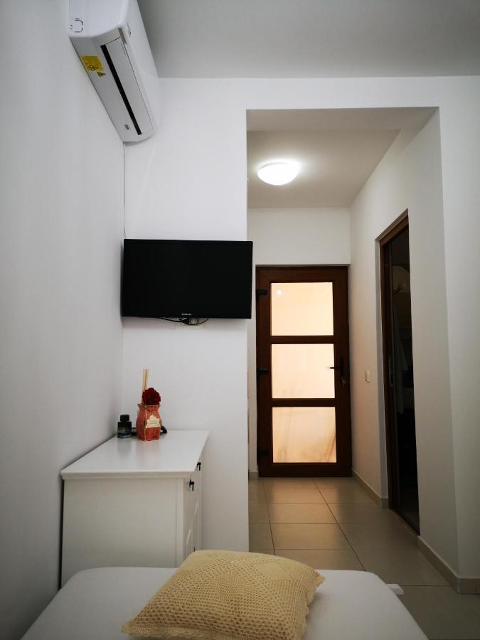 Brize Guest House Тузла Екстериор снимка