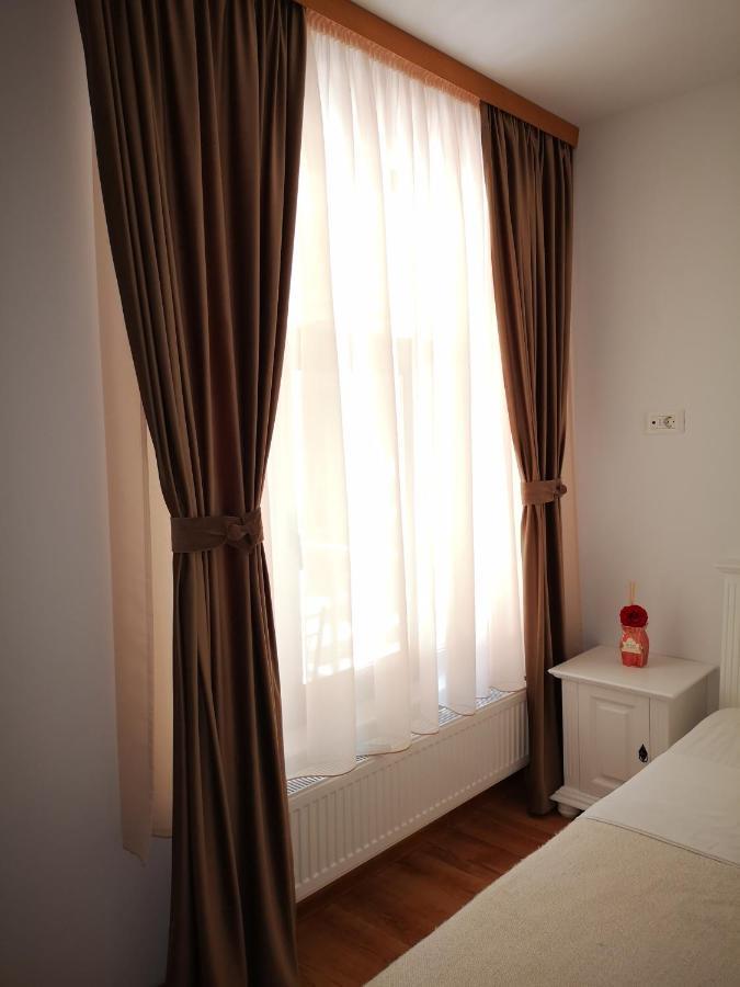 Brize Guest House Тузла Екстериор снимка