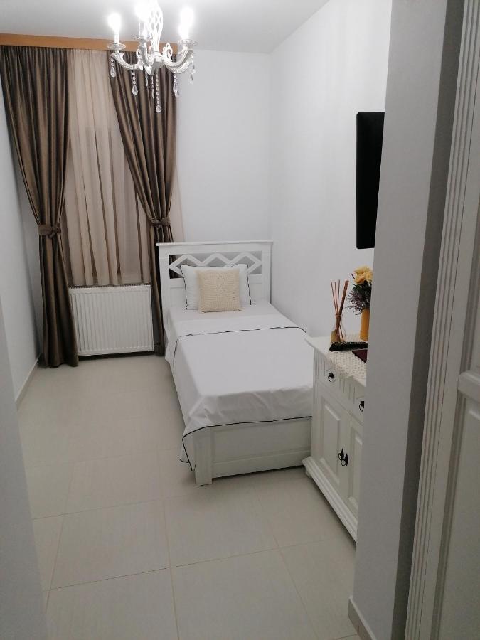 Brize Guest House Тузла Екстериор снимка